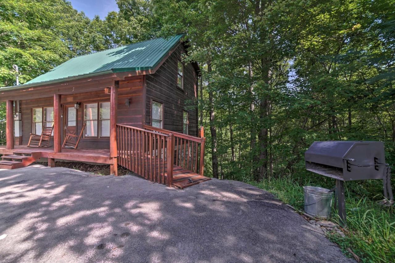 Dog Friendly, Quiet Chalet, Hot Tub, Fireplace * Sevierville