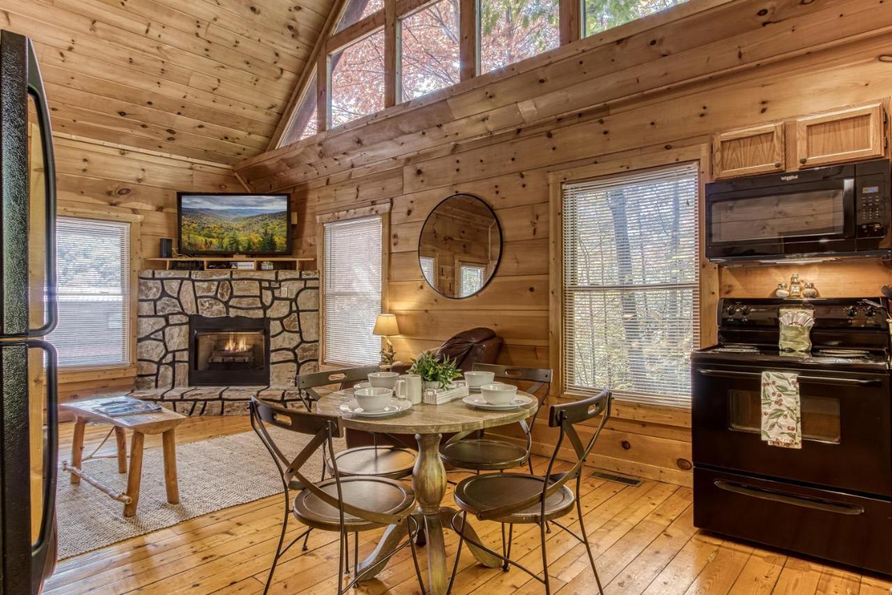 Dog Friendly, Quiet Chalet, Hot Tub, Fireplace Hébergement de vacances *