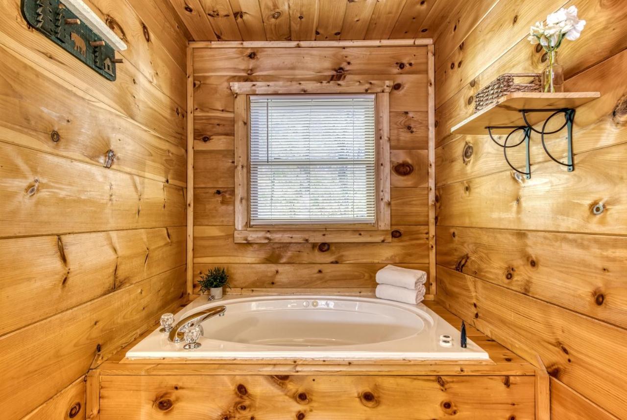 Dog Friendly, Quiet Chalet, Hot Tub, Fireplace