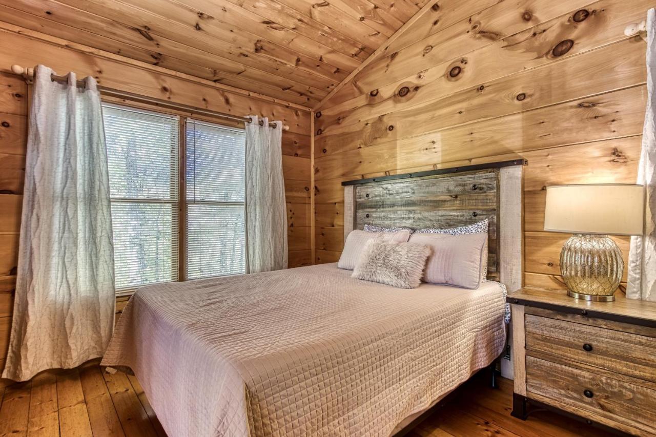Hébergement de vacances Dog Friendly, Quiet Chalet, Hot Tub, Fireplace